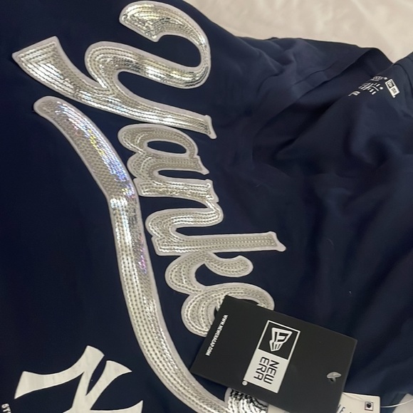 New York Yankees -Navy & Silver sequin Ladies V-Neck, New Era, MLB Baseball - Picture 16 of 16